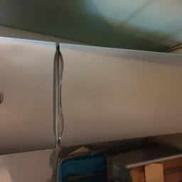 Kühlschrank mit extra Gefrierfach von INDESIT zu verkaufen,
keine weiteren Daten vom Kühlschrank vorhanden,
Höhe ca. 140 cm,
ist einige Jahre alt, aber nur ganz kurz genutzt worden,
da wir ihn nicht als Zweitkühlschrank brauchen, ist er abzugeben