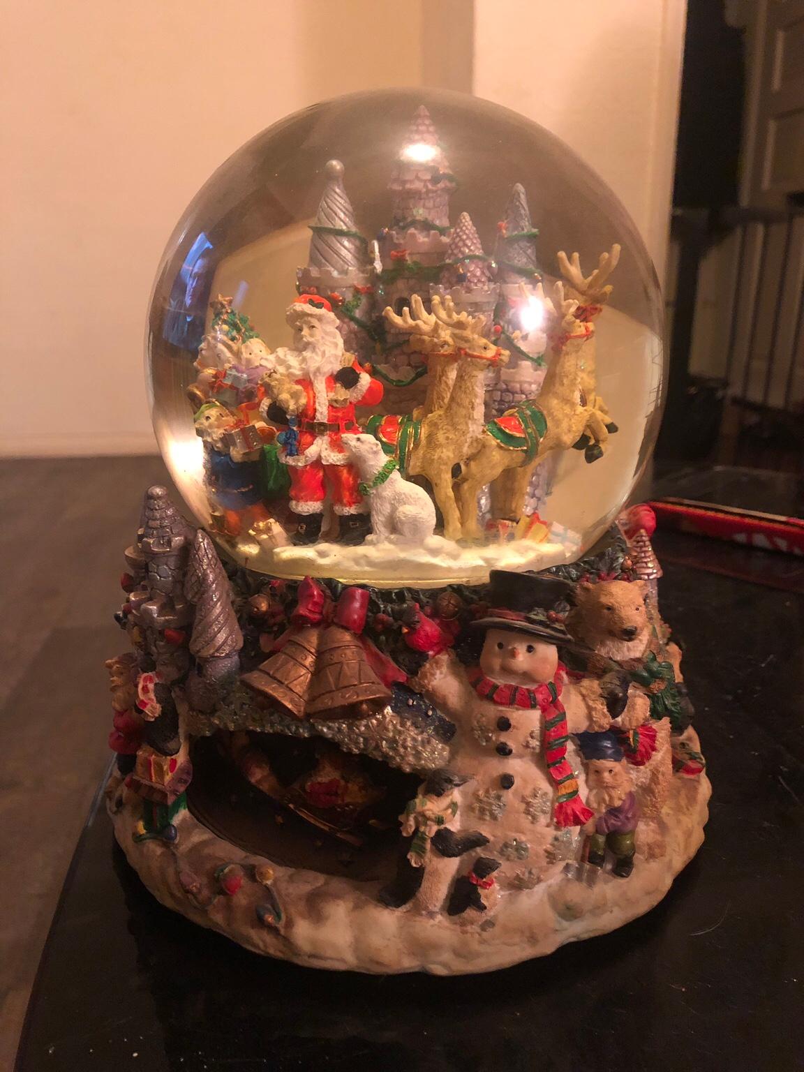 Extra Large Christmas Snow Globe In Br5 Bromley Für £ 10 00 Zum Verkauf