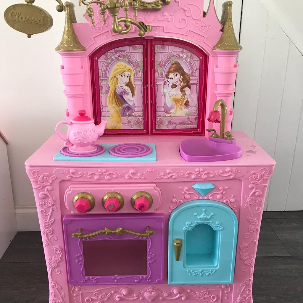 Disney Princess Royal Kingdom KITCHEN and CAFE Playset