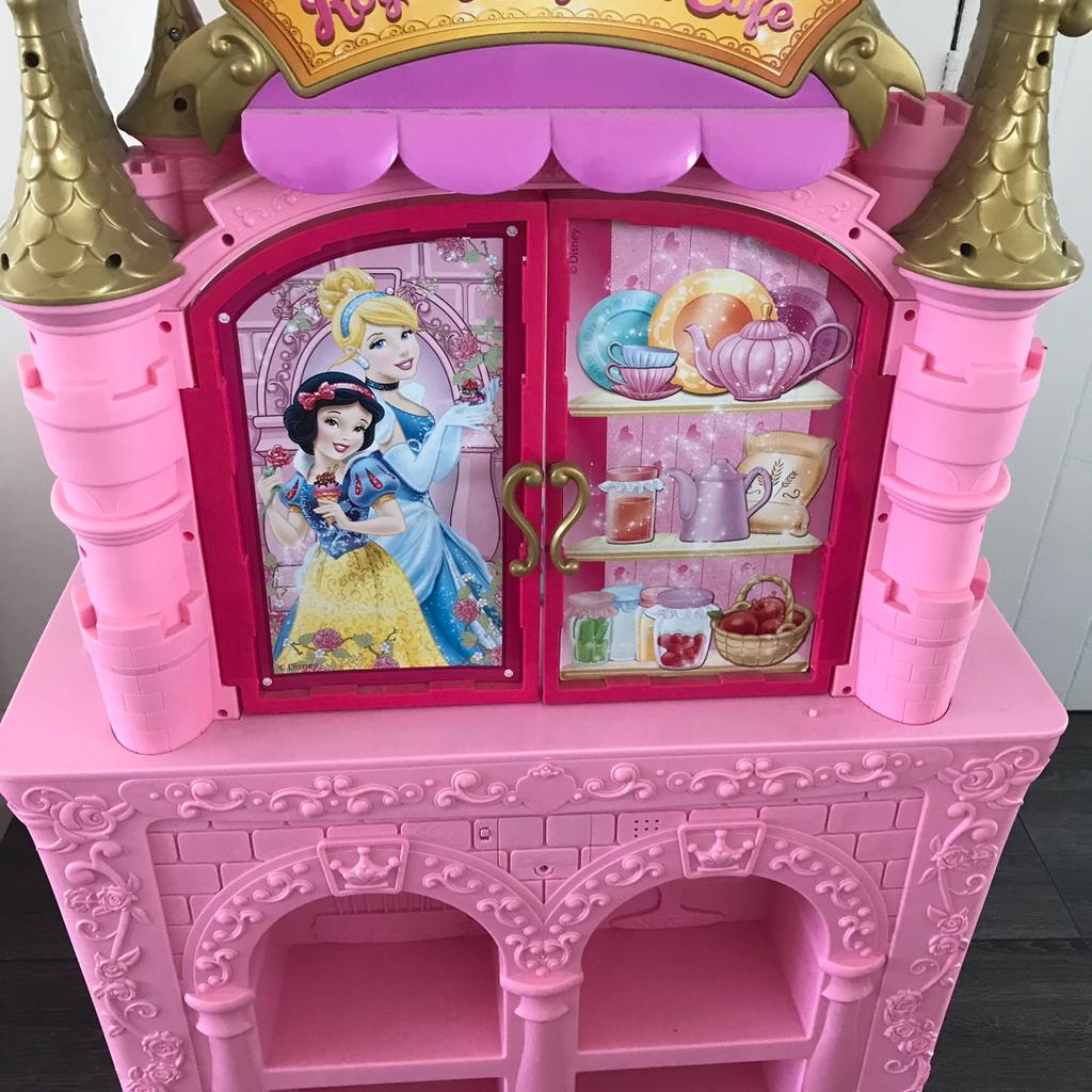 Disney Princess Royal Kingdom KITCHEN and CAFE Playset