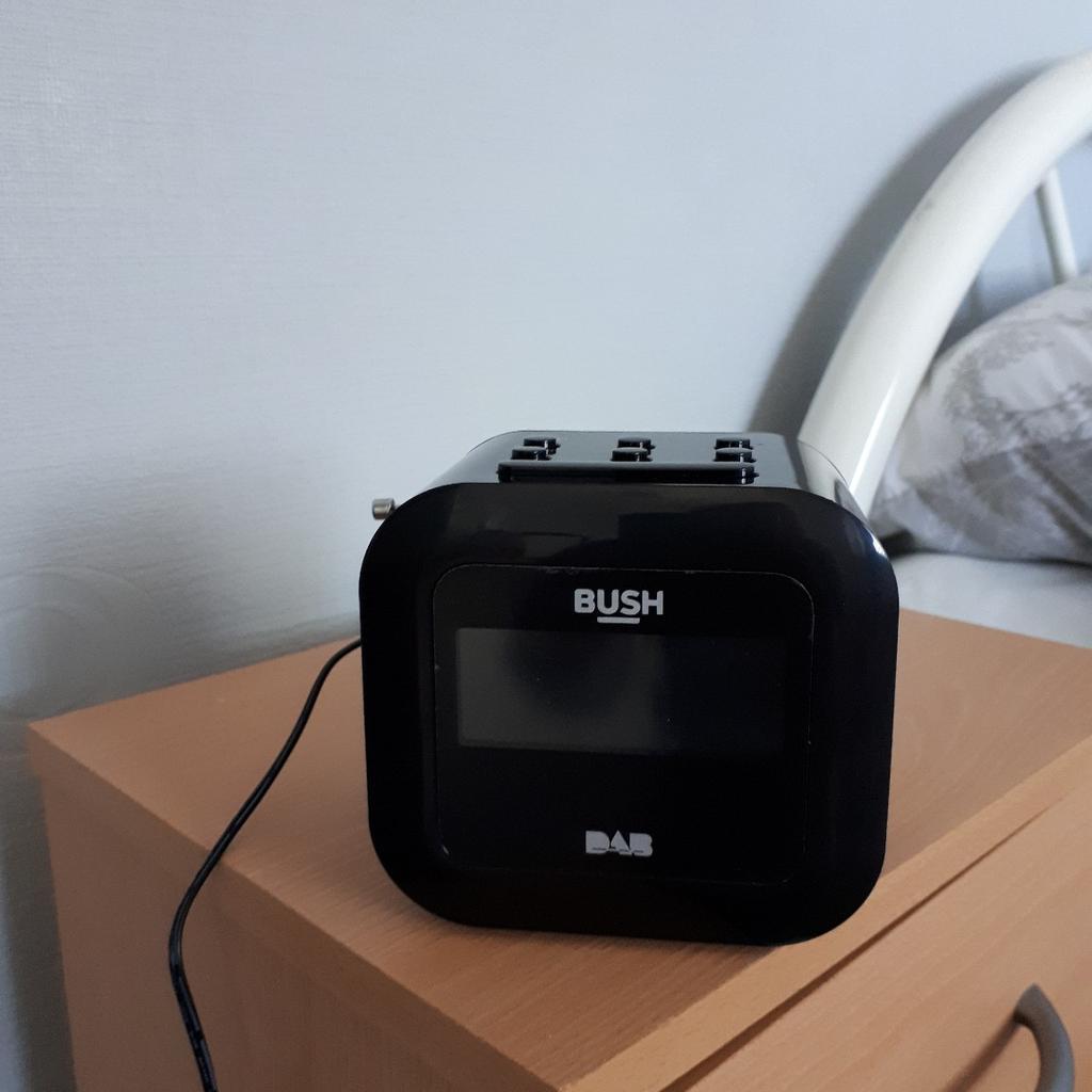 Bush DAB alarm clock radio in WF9 Wakefield für £ 10,00 zum Verkauf