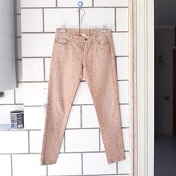 Jeans pantalone elasticizzato color cammello con stelline colorate. taglia 27 marca Twin Set Simona Barbieri. a disposizione per altre informazioni o domande.