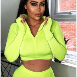 Neon Green Two Piece Set. Size L (roughly 12-14). Stretchy. Brand new, Unworn.

Originally £49.99 from rebellious fashion

£8 OFF !!

 Open to offers. Message if interested
#neon#green#twopiece#trendy#cyclingshorts