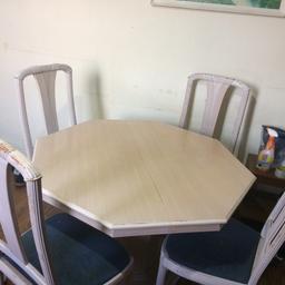 Amazing Quality table and 4 chairs. 
Perfect for your house and it can be made bigger than this. 
Please come collect it yourself.