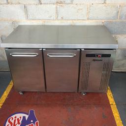 Gram Stainless Steel 2 Door Prep / Pizza Bench Chiller / Fridge in excellent working order complete with 2 adjustable shelves, digital temperature display and lockable wheels. Lots of photos have been added to give a true reflection of the overall condition. This item runs on a standard UK 13 Amp plug. Product Info - Model K1407 CSH. Dimensions - Length 1290mm / Depth 700mm / Height 855mm. Gas R134a.

Any questions, please contact me on 07805 751126.

Item Number. 069