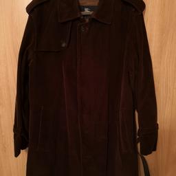 I'm selling this gorgeous vintage Burberry London corduroy trench coat, size 50 UK / 40 US. It's a unique model older than 15 years, still in amazing condition. I've wore it for a very short time and it looks amazing.