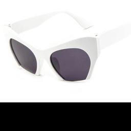 White Vintage Sunglasses. Brand new from Debenhams
 Original Price: £29.99

#springsale#vintage#retro#trendy#prettylittlething