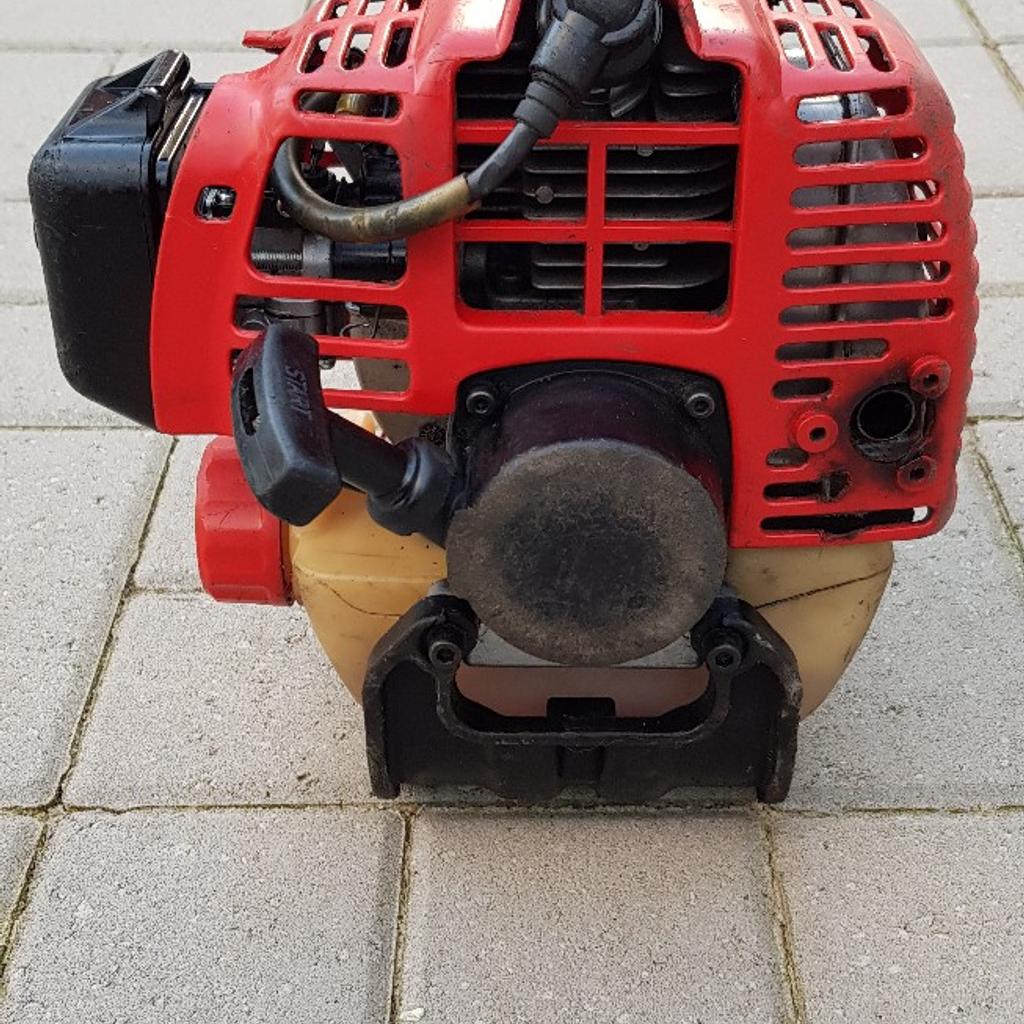 Shindaiwa long reach hedge trimmer in LS15 Leeds for £125.00 for sale