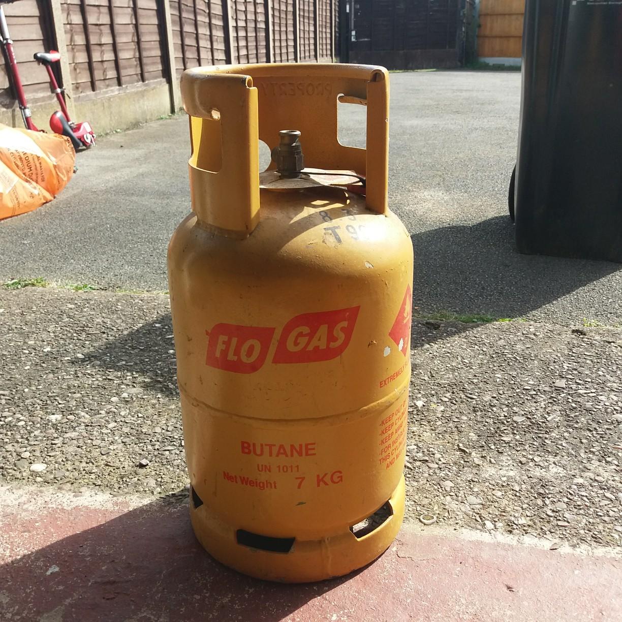 Flo Gas Butane Bottle In B71 Sandwell Für 7 00 £ Zum Verkauf Shpock De