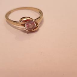 Verkaufe einen Ring mit einem rosa Stein
925 Silber

13059 Berlin
Selbstabholung,
bei Versand entstehen extra Kosten