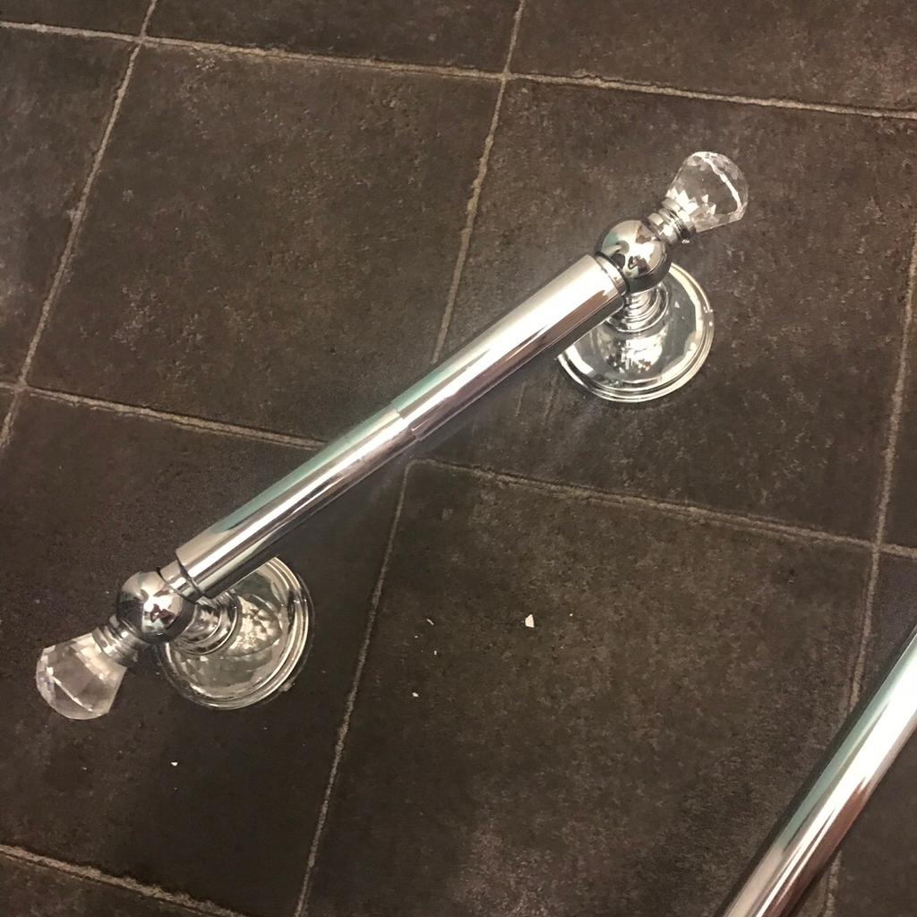 B&Q toilet roll holder, ring and bar towel in B97 Redditch for £10.00