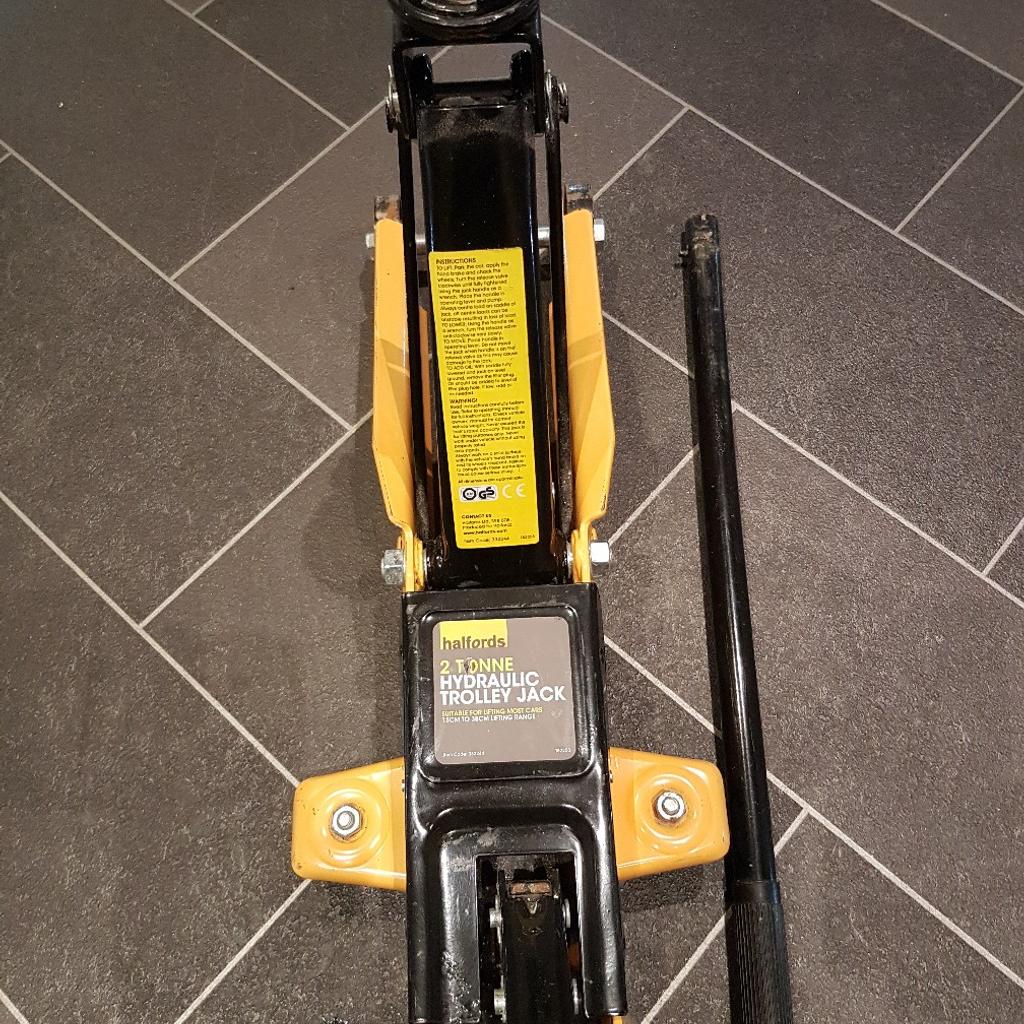 Halfords 2 tonne hydraulic trolley jack in WA14 Trafford für 20,00
