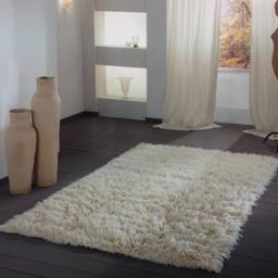 Flokati Super Plus Weiss Teppich
-weich
-Original Kibek Teppich
-200 x 200 cm
-gekauft Dezember 2018
-keine Flecken oder sonstige Schäden
Aufgrund von Umzug muss dieser leider abgegeben werden.

Selbstabholung oder Versand.