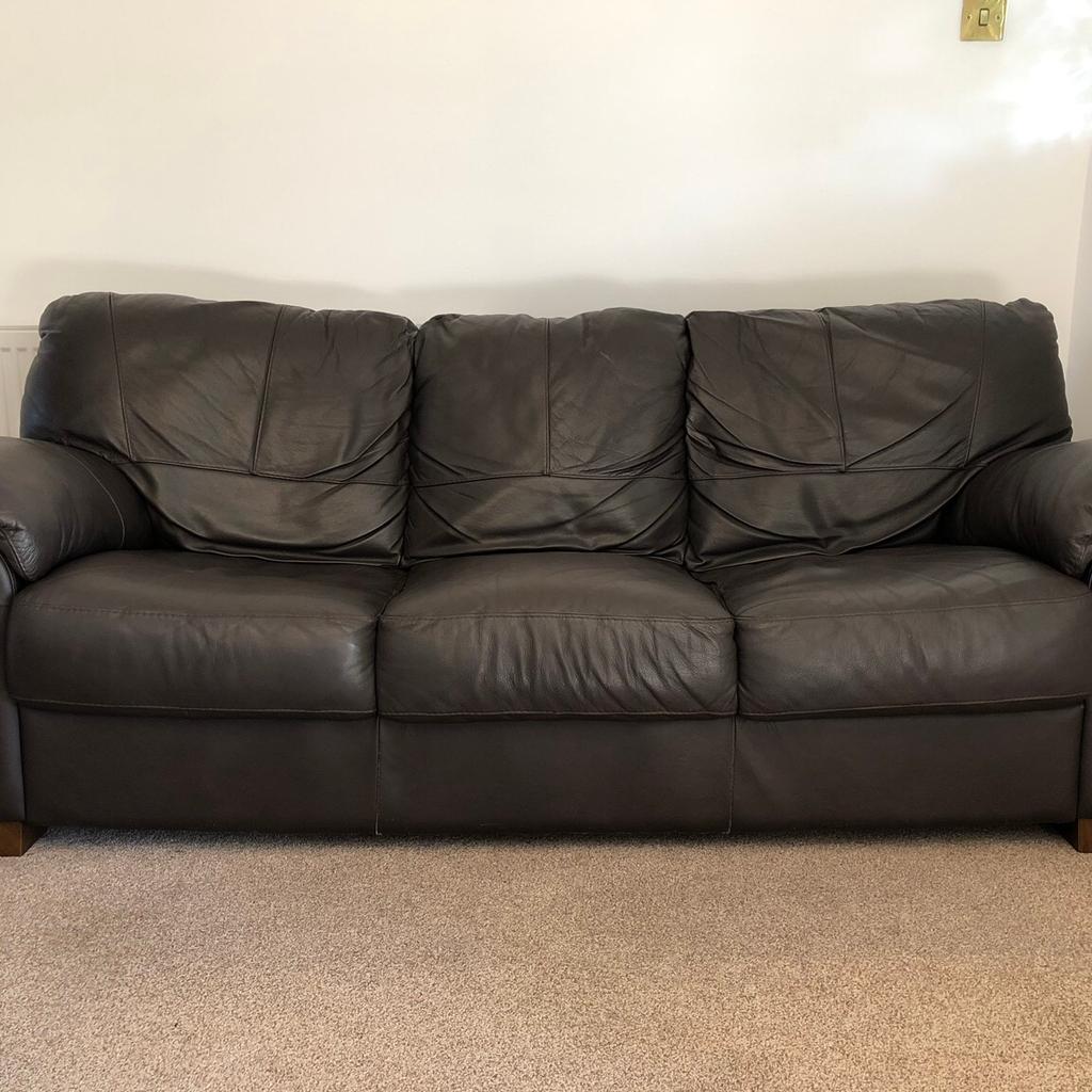 Three piece sofa & matching armchair Reduced in B77 Tamworth für £ 180