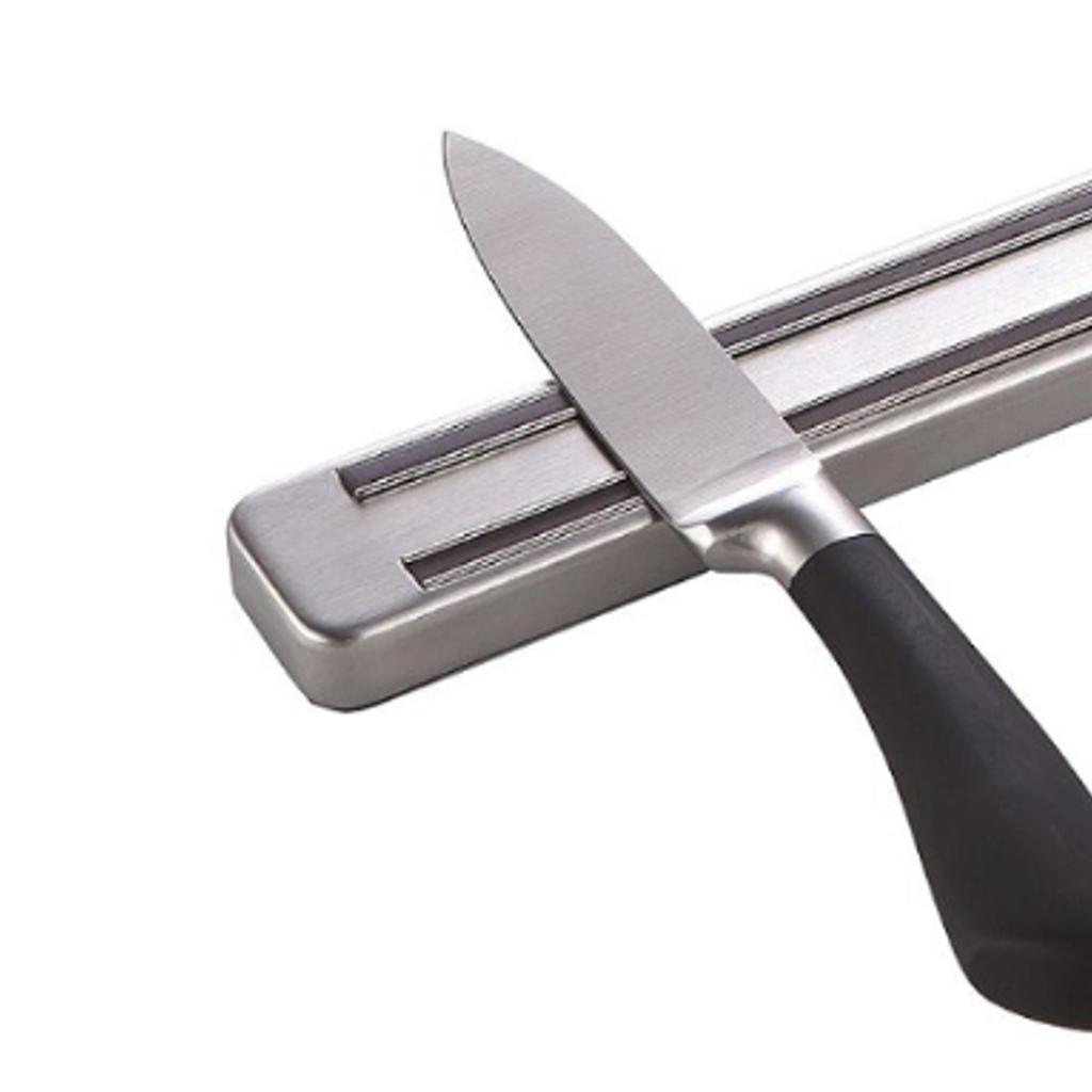 Tesco Knife Strip in KT12 Elmbridge für £ 5,00 zum Verkauf