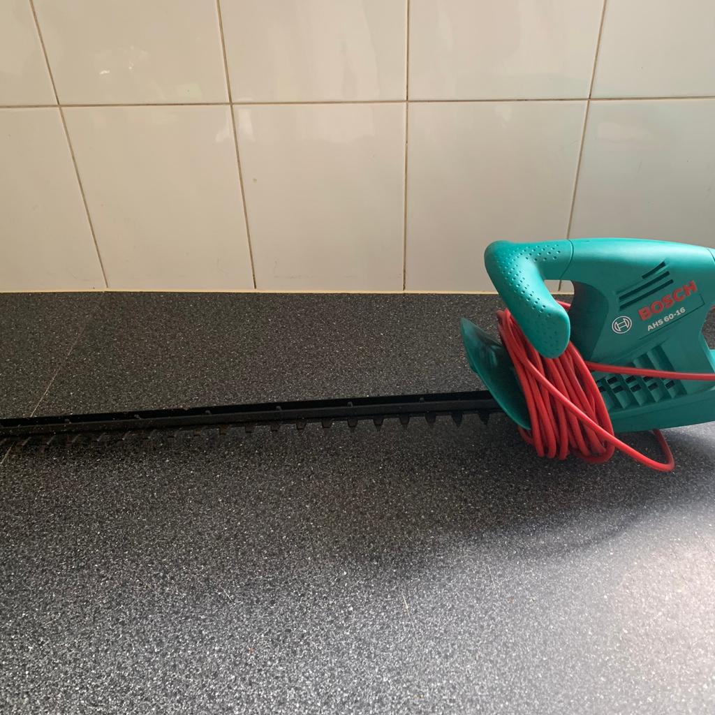Bosch hedge trimmer £10 in M23 Manchester für £ 10,00 zum Verkauf Shpock AT