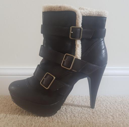 Buy & Sell Hertfordshire North Hertfordshire - Photos for Brown faux fur platform ankle boots size 6/39