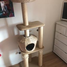Cat scratching tree
As you can see in the picture there is a bit of use in front part other then that good condition
Not one of them cheap one it’s heavy and strong
Over 100 pound on amazon
Thanks for looking