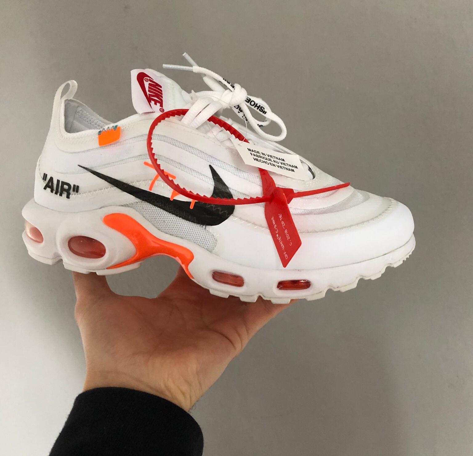 Air max 97 plus hotsell off white