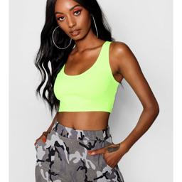 Brand new with tags still on. Neon yellow crop top.
Size 14, can also fit size 12. Material is stretchy also.

Free Delivery Available 

#springsale#boohoo#croptop#neon