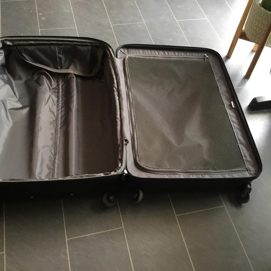Large Delsey hard shell expandable suitcase in HU17 Beverley for £15.00