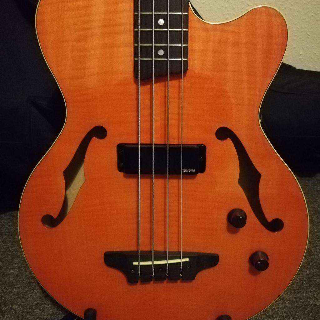 yamaha bex4 hollow body bass guitar in Three Rivers für 300,00 