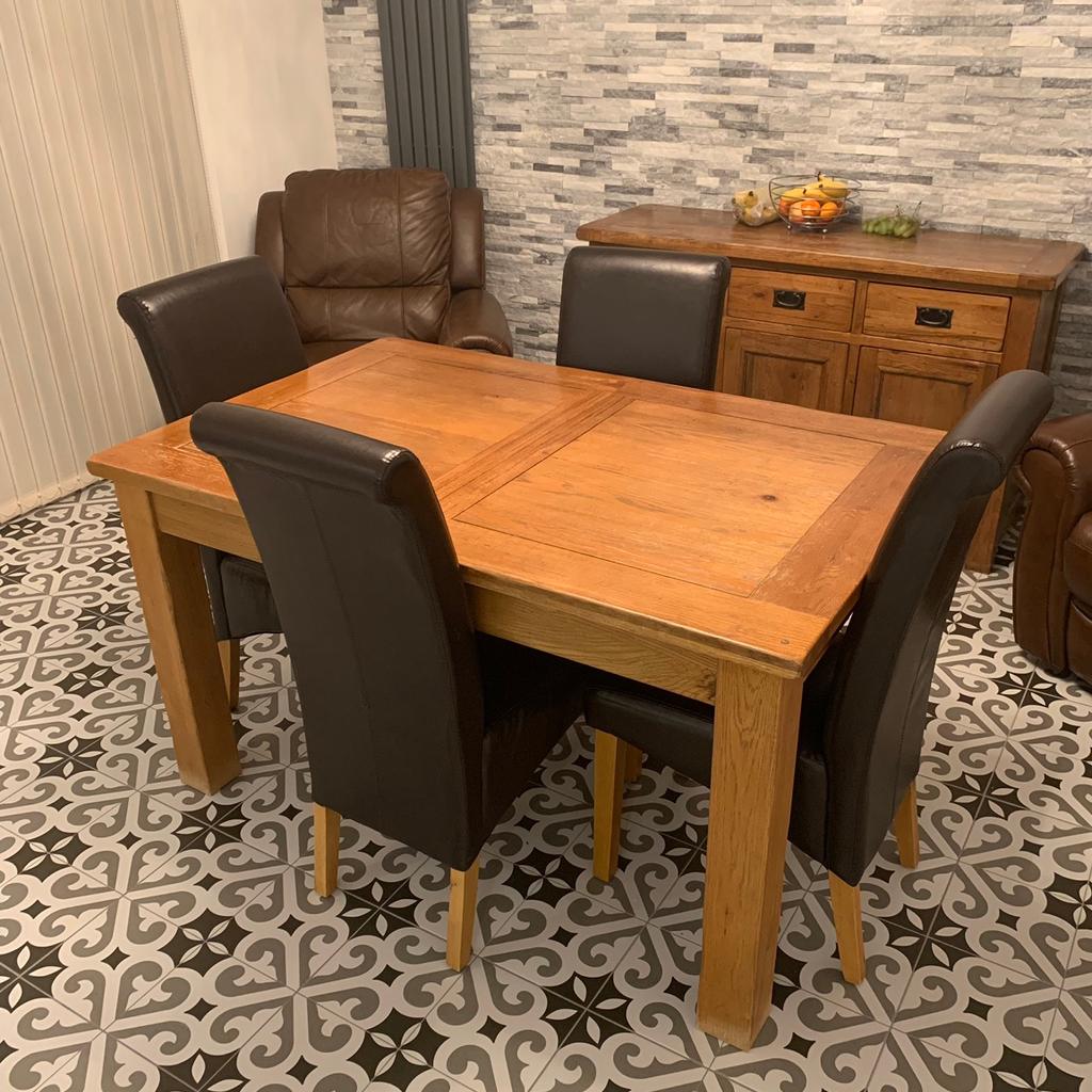 Toulouse Extending Dining Table 4 Darcy Chair in Basildon for £225.00