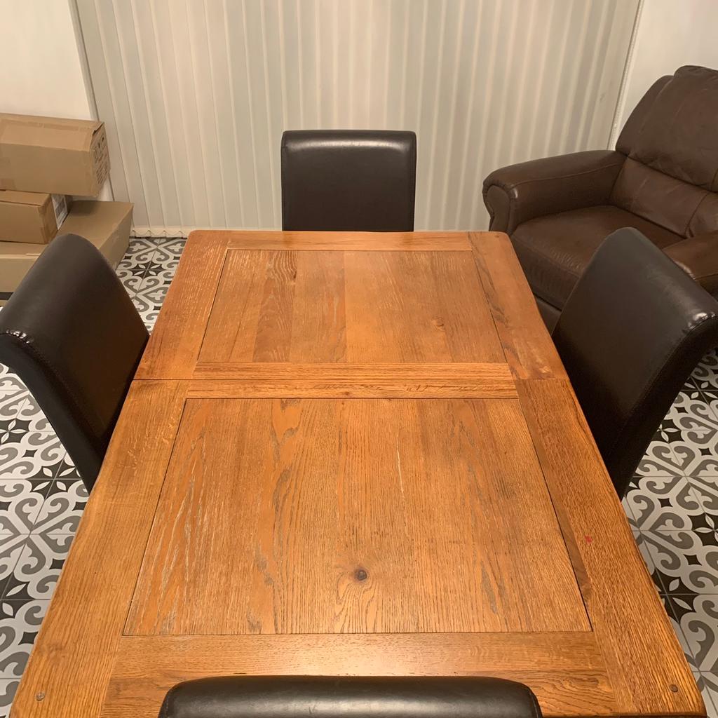 Toulouse Extending Dining Table 4 Darcy Chair in Basildon for £225.00