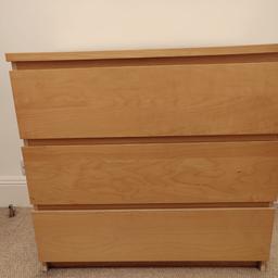Chest of 3 drawers. Very good condition.

Width:	80 cm
Depth:	48 cm
Height:	78 cm