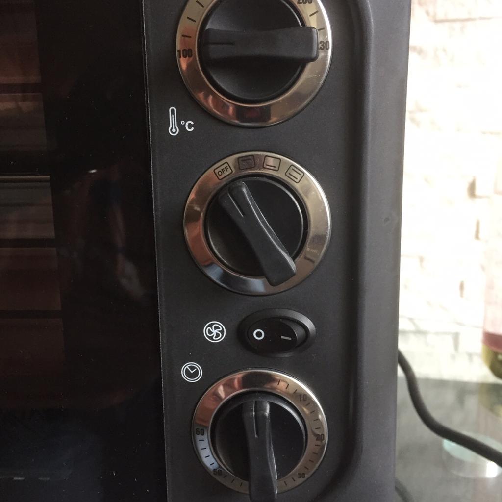 BRAND NEW ELECTRIC OVEN WITH GRILL in BB1 Blackburn for £15.00 for sale