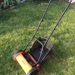 Barely used. Good, reliable little mower for small lawns and neat finish.
Collect from Hampton. Could deliver if not more than 10 mins from Hampton.