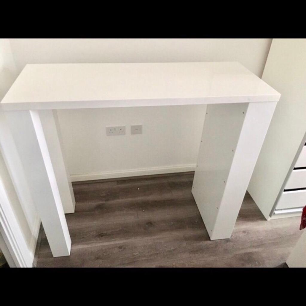 High gloss bar table in CB11 Uttlesford for £30.00 for sale Shpock