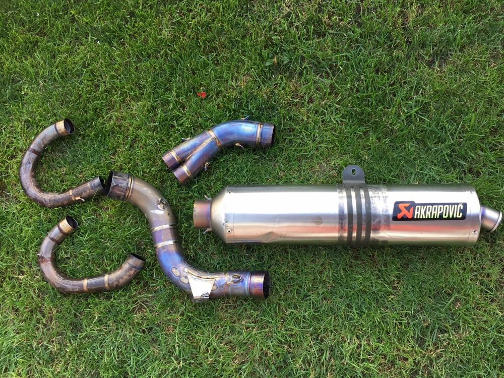 lc4 akrapovic