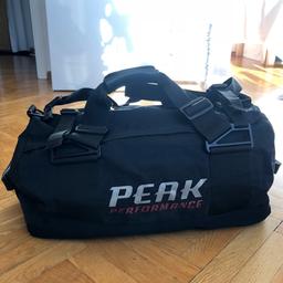 PEAK väska som rymmer 35L 
Är som ny och perfekt att ha till gymet eller resan.
