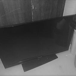 Für Bastler !! hi mein alter gebrauchter Fernsehr, der zwar funktioniert, sich einschalten lässt, bis zu 1 -3 Wochen läuft und sich plötzlich wieder abschaltet ..??? Keine Garantie mehr, Kabel hab ich noch keins gefunden ... 