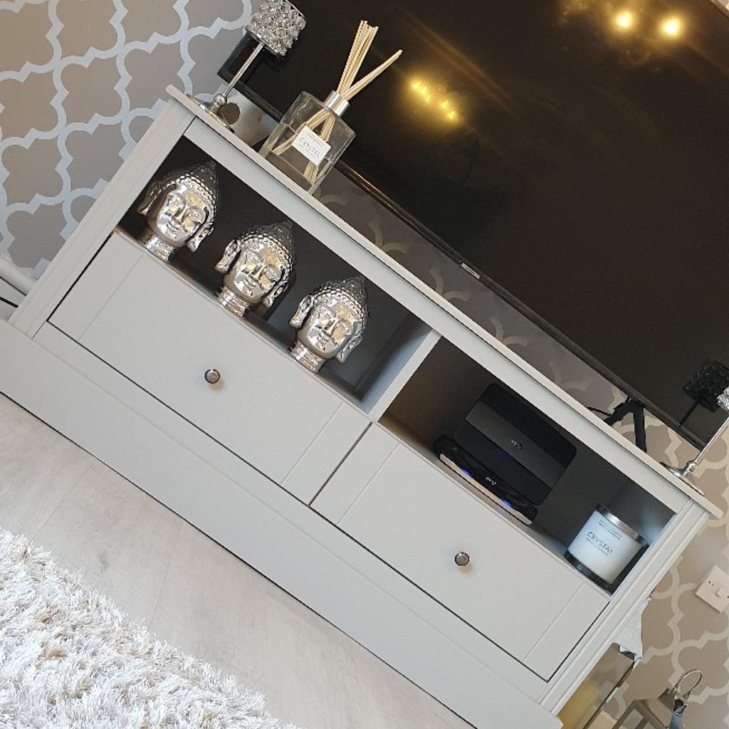 grey TV unit solid unit in TS10 Redcar für £ 90,00 zum Verkauf Shpock AT