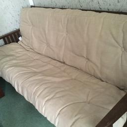 Excellent condition
Almost new no marks
Approx. 6’ wide