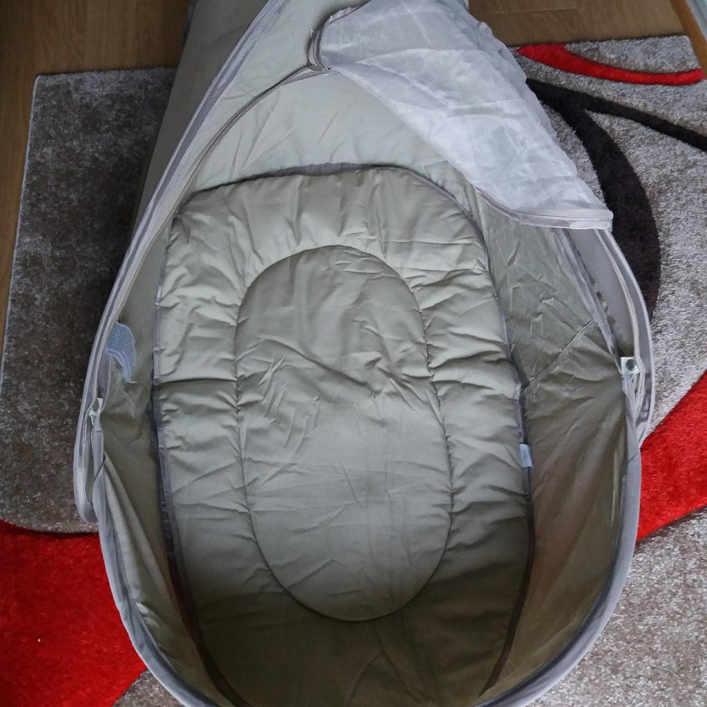 Mamas and papas hotsell pop up travel cot