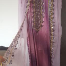 sehr schöne Abaye Hochzeitskleid
Takschita
1 mal getragen