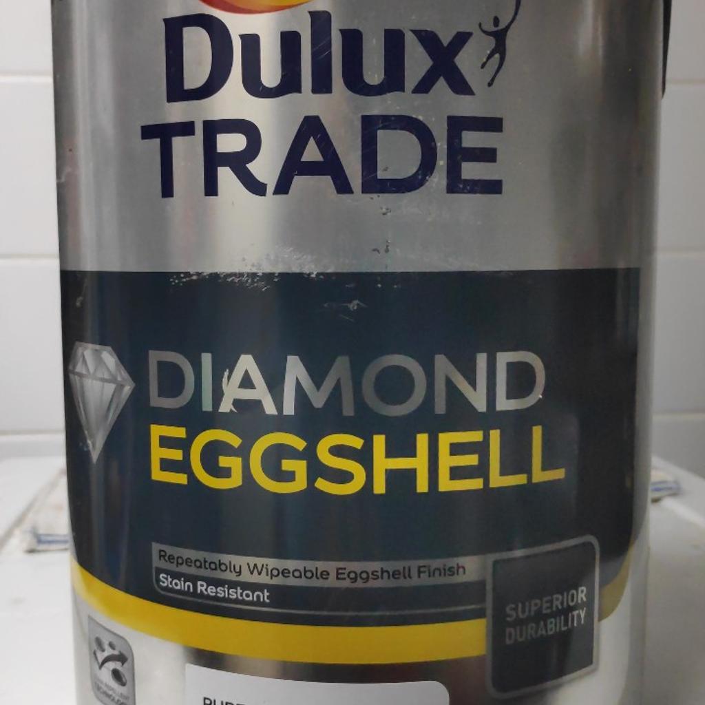 dulux trade paint, various types and colours in N4 London für gratis