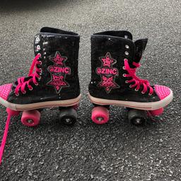 Girls skates size 5
Good condition but as you can see from the second picture there is some wear on the wheels

Collection only