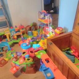 excellent condition loads of toot toots cars tracks buildings garages