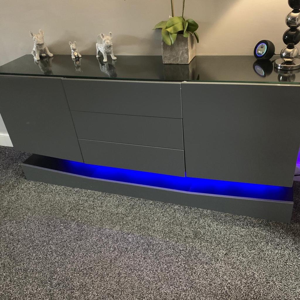 High gloss floating Storage GREY in WV12 Walsall for £250.00