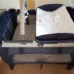 Travel cot. Graco contour navy. In very good condition, clean, free of animals and smoking. Additional mattress plus a sheet. 