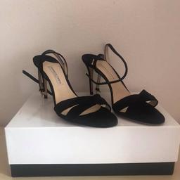 Vendo bellissimi sandali Roberto Festa , nuovi di zecca , numero 40 con scatola . Super prezzo di 49,00€ !!!!!!!!!
