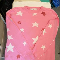 girls pink jumper from very never been worn with pink sequin stars and white Woolen stars .size9-10 yrs
can post for extra £2.95