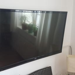 Verkaufe ein LG  LCD TV mit 106cm Bildschirmdiagonale. 
Er hat einen Triple Tuner und 3D tauglich
( 4 Brillen dabei).
mit dabei die Wandhalterung.
Top Zustand. 
Privatverkauf daher keine Garantie.