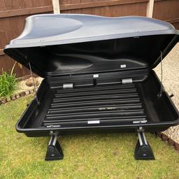 Genuine ford roof bars and roof box

Roof box 430 litre capacity

Both lockable with keys
Was off a Ford C-Max car

Roof box is fitted to roof bars not sold separately as roof box has been made to fit but can be taken off

Collection only