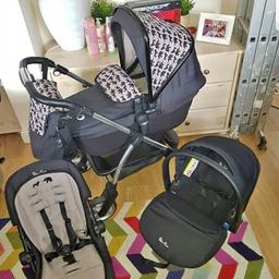 silver cross wayfarer travel system. comes with special edition safari colour pack. chassis, carrycot, stroller, safari seat liner, car seat, changing bag and raincover. 
few scratches to the chassis, as can be expected.