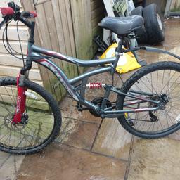 nearly new ridden twice
18 gears shimano
disc brakes
dual suspension